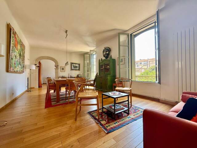 Nîmes proche Arenes : À Vendre appartement type 3 / 4 pièces avec grande terrasse au calme — photo du bien