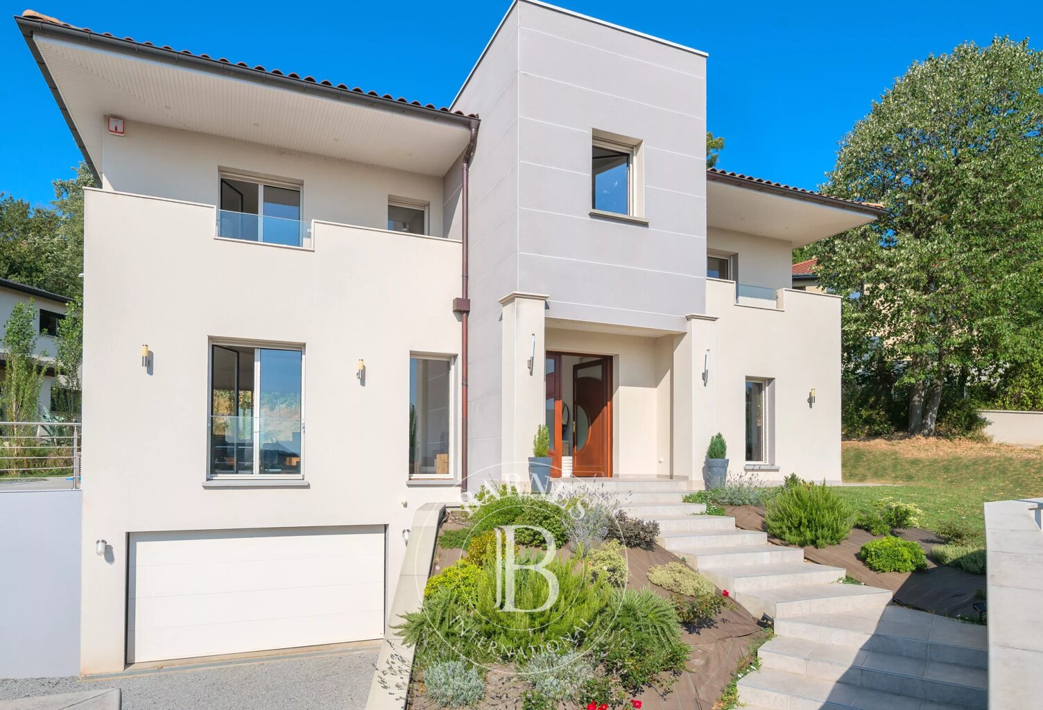 Vernaison - Maison récente contemporaine de 201 m² - Terrain de 822 m² - 4 chambres - Piscine — photo 1
