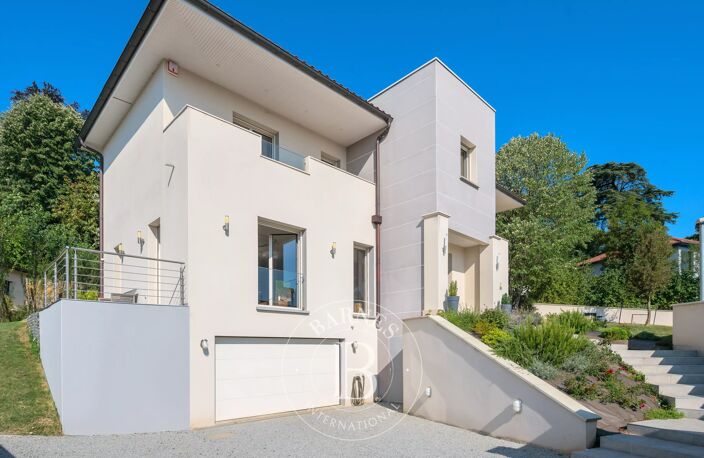 Vernaison - Maison récente contemporaine de 201 m² - Terrain de 822 m² - 4 chambres - Piscine — photo 2