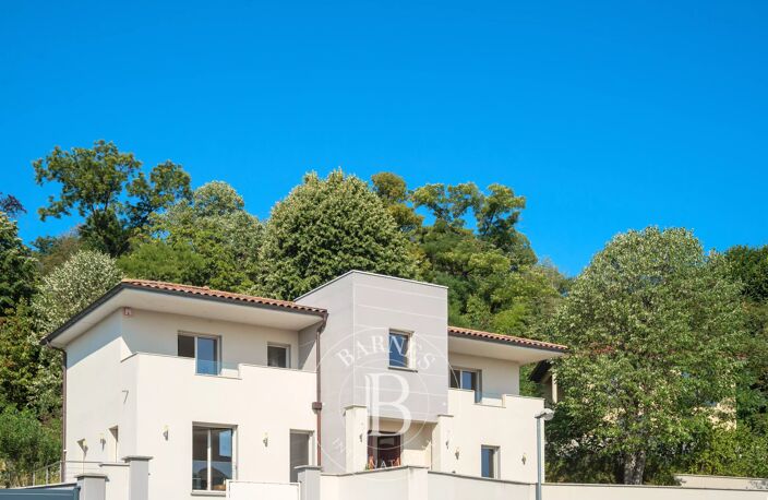 Vernaison - Maison récente contemporaine de 201 m² - Terrain de 822 m² - 4 chambres - Piscine — photo 3