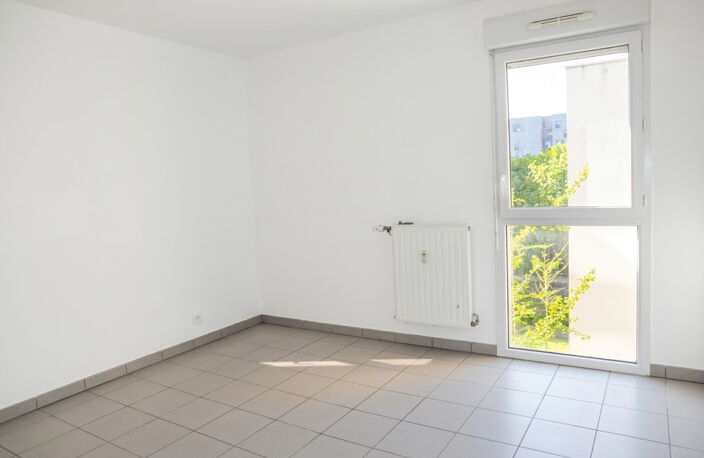 Bx Lac - Appartement T2 avec Balcon et parking privatif — photo 5