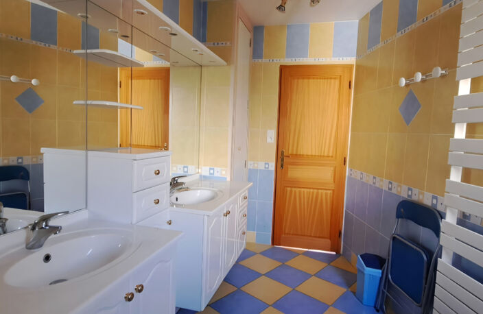 MAISON FAMILIALE 8 PIECES  NIEULLE-SUR-MER — photo 4
