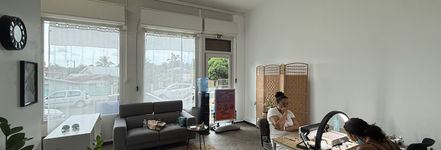 Commerce  50 m² à louer à Sainte-Marie (97438)