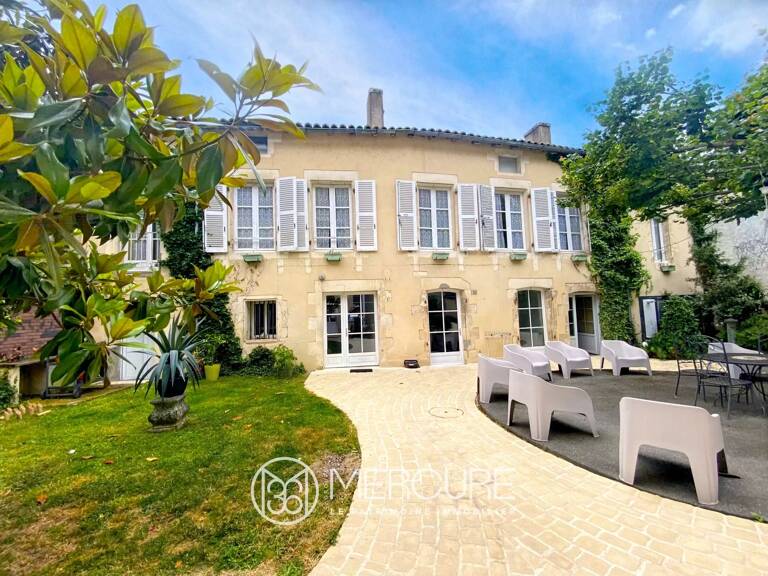 GRANDE MAISON DE VILLE AVEC COUR — photo 1