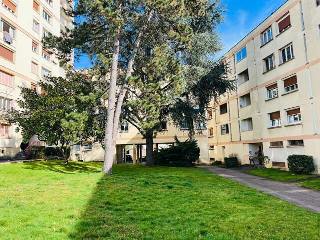 Appartement T3 Lumineux avec cave et garage — photo du bien