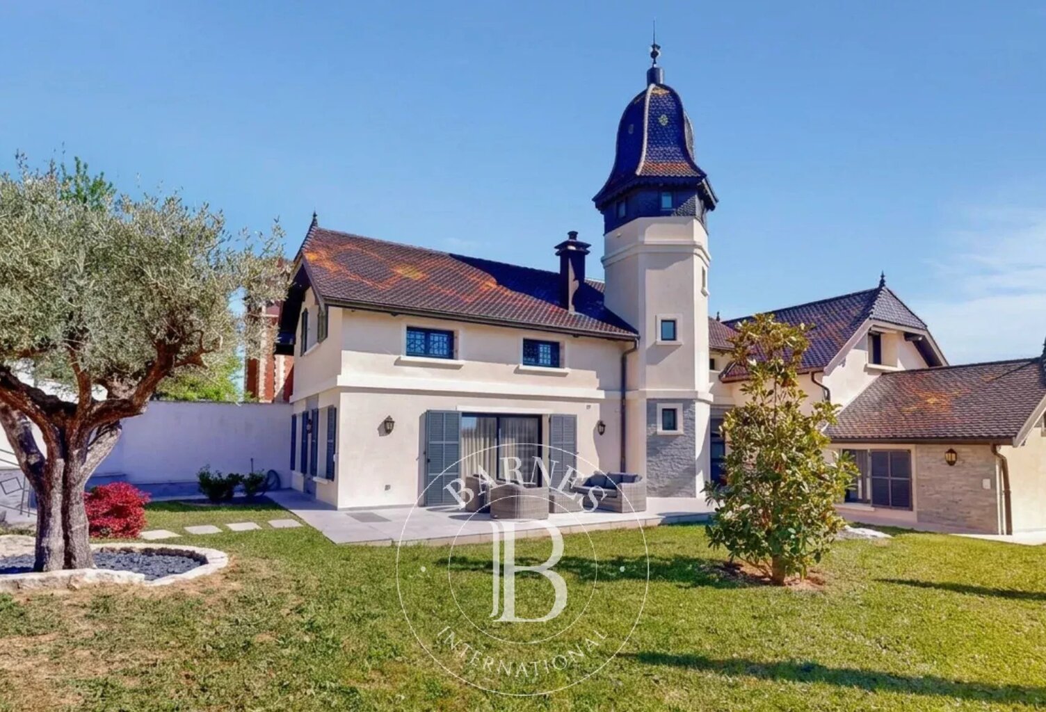 VERNAISON - Maison de 190 m² - 4 chambres - terrain plat et piscinable de 752 m² avec spa — photo 1