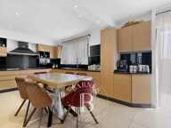 VERNAISON - Maison de 190 m² - 4 chambres - terrain plat et piscinable de 752 m² avec spa — photo 3