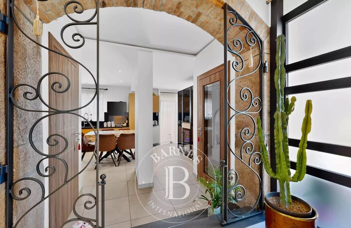VERNAISON - Maison de 190 m² - 4 chambres - terrain plat et piscinable de 752 m² avec spa — photo 4