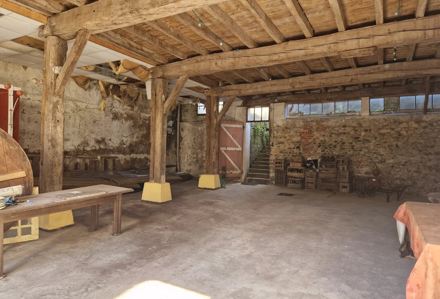 À vendre, ancien chai en pierre à fort potentiel — photo 1