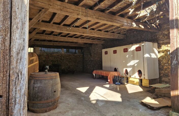 À vendre, ancien chai en pierre à fort potentiel — photo 3