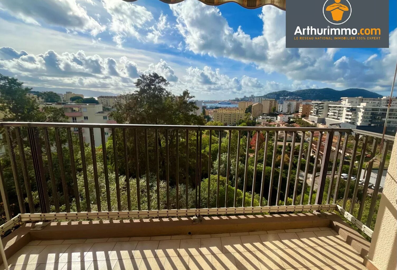  LOCATION A L'ANNEE AJACCIO T2 TERRASSE ET VUE MER — photo 1