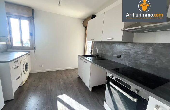  LOCATION A L'ANNEE AJACCIO T2 TERRASSE ET VUE MER — photo 4
