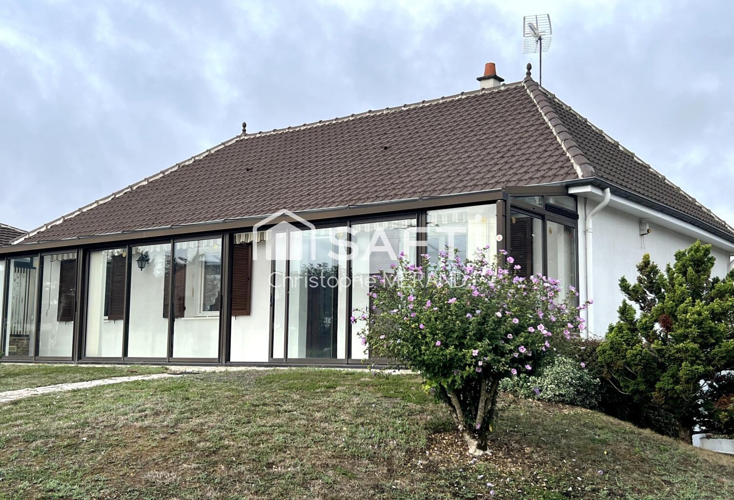 Beau pavillon dans le centre de DANGE SAINT ROMAIN — photo 1