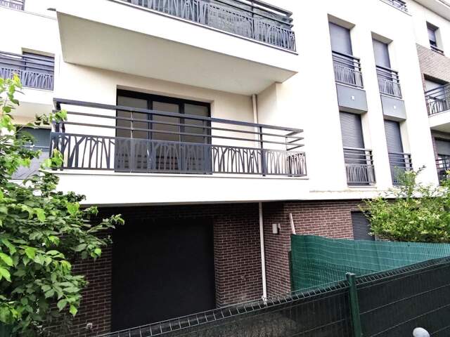 Beau Studio avec balcon et parking — photo du bien