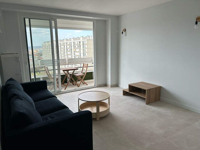 COLOCATION - CHAMBRE A LOUER SUR BRON - METRO D - TRAM T6 — photo du bien