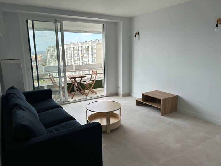 COLOCATION - CHAMBRE A LOUER SUR BRON - METRO D - TRAM T6 — photo 1