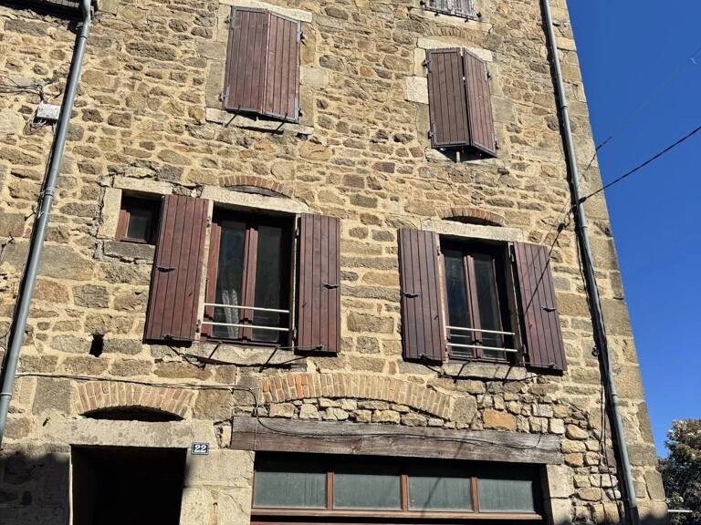 Maison avec garage — photo 1