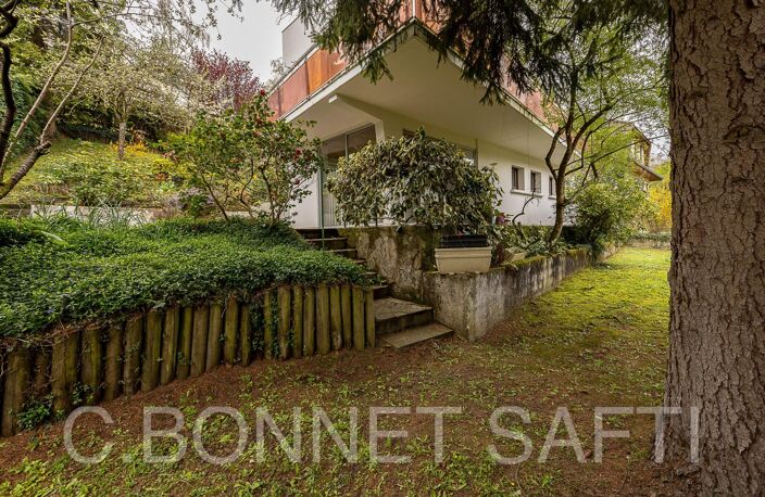Jouy-en-Josas, Maison d'architecte de 177 m², 7 pièces — photo 2