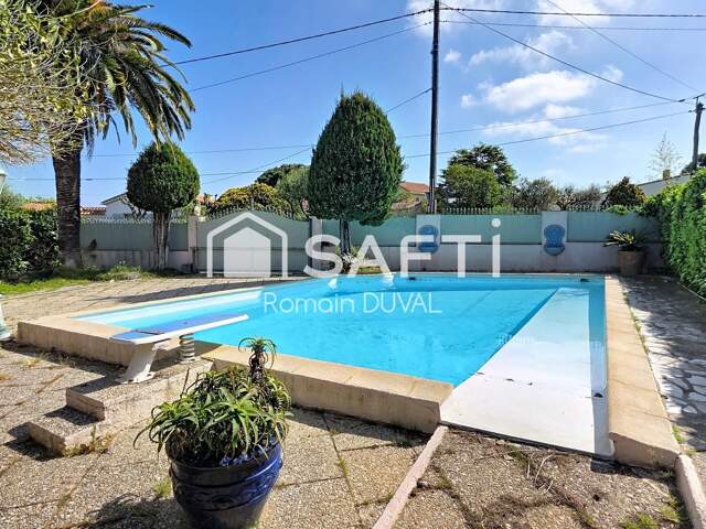 Maison familiale aux beaux volumes avec piscine  Proche centre de Six-Fours-les-Plages — photo du bien