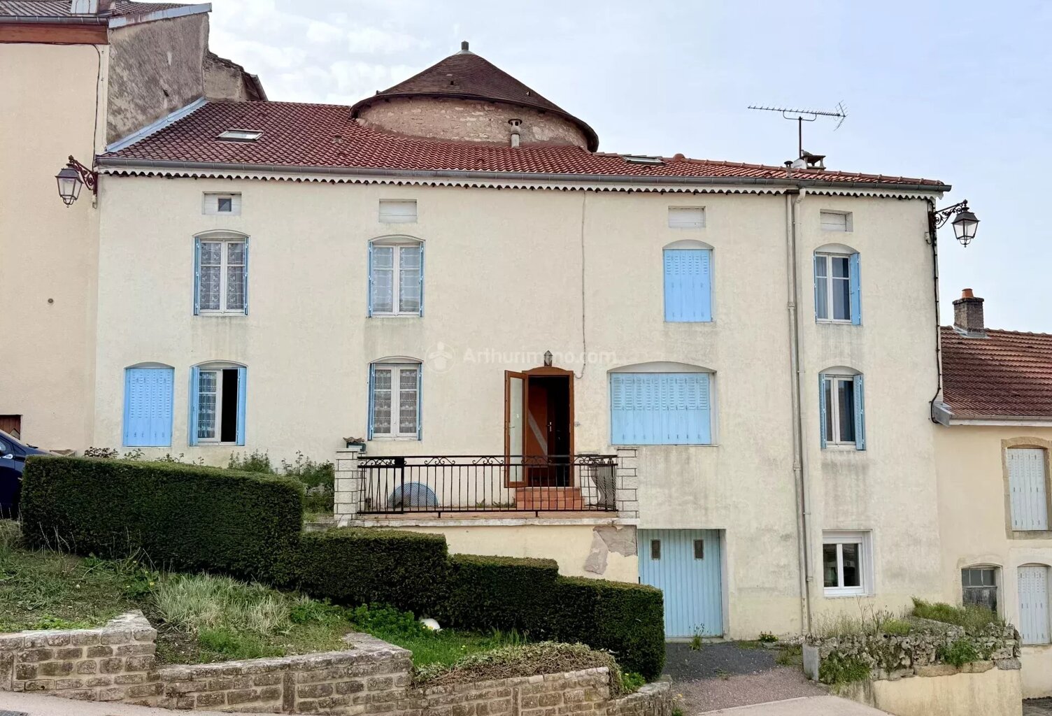 Maison avec garage — photo 1