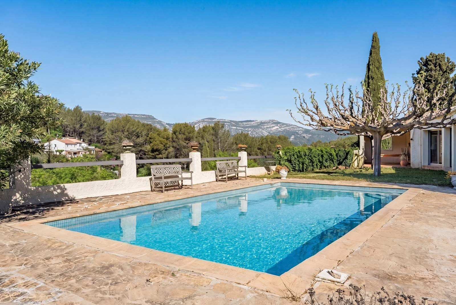 Villa / Maison  T7 à vendre Aubagne 13400