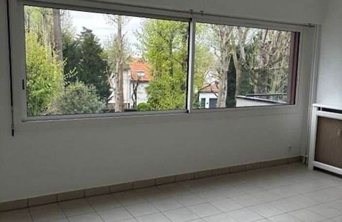 Appartement 2 p à LA VARENNE SAINT HILAIRE — photo 3