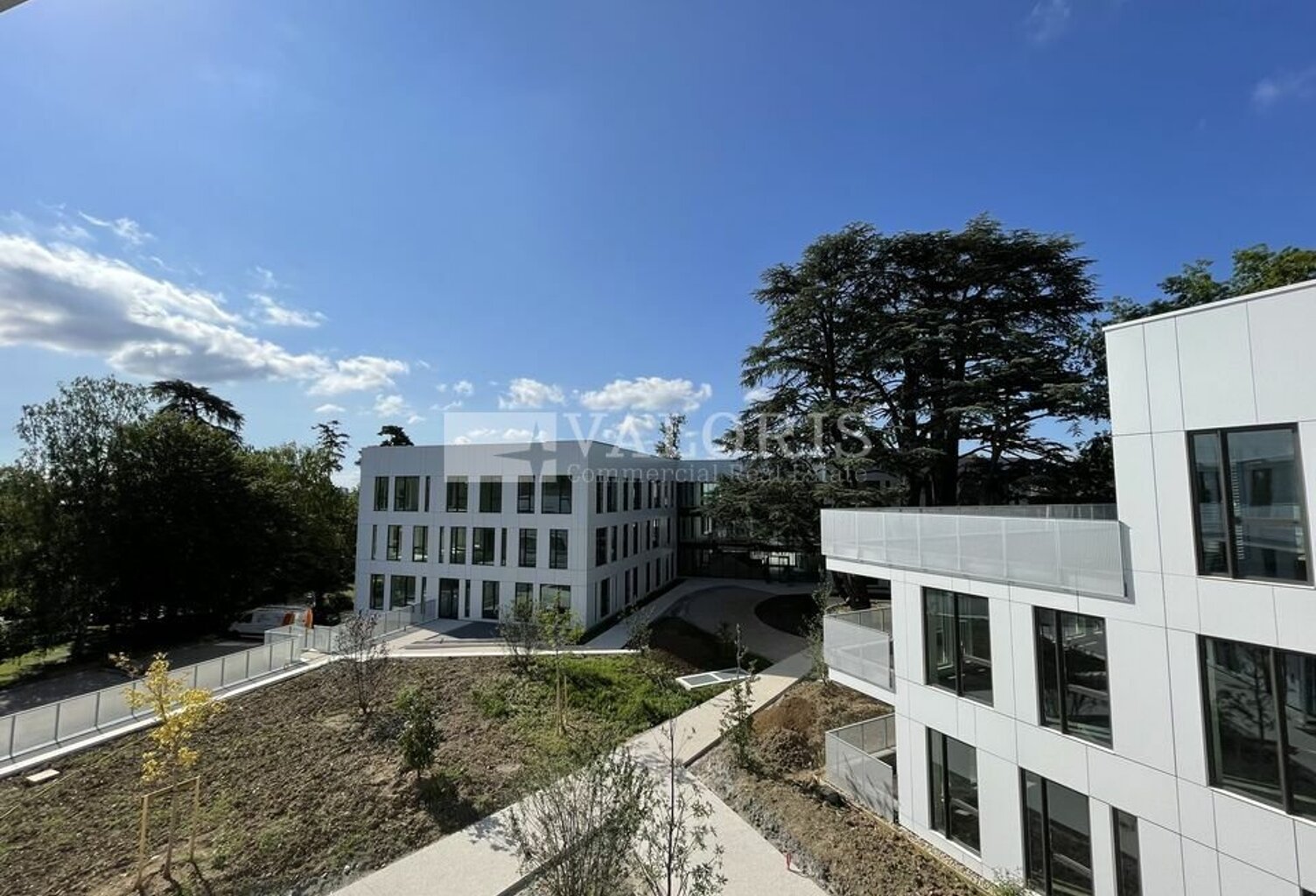 BUREAUX à LOUER — photo 1