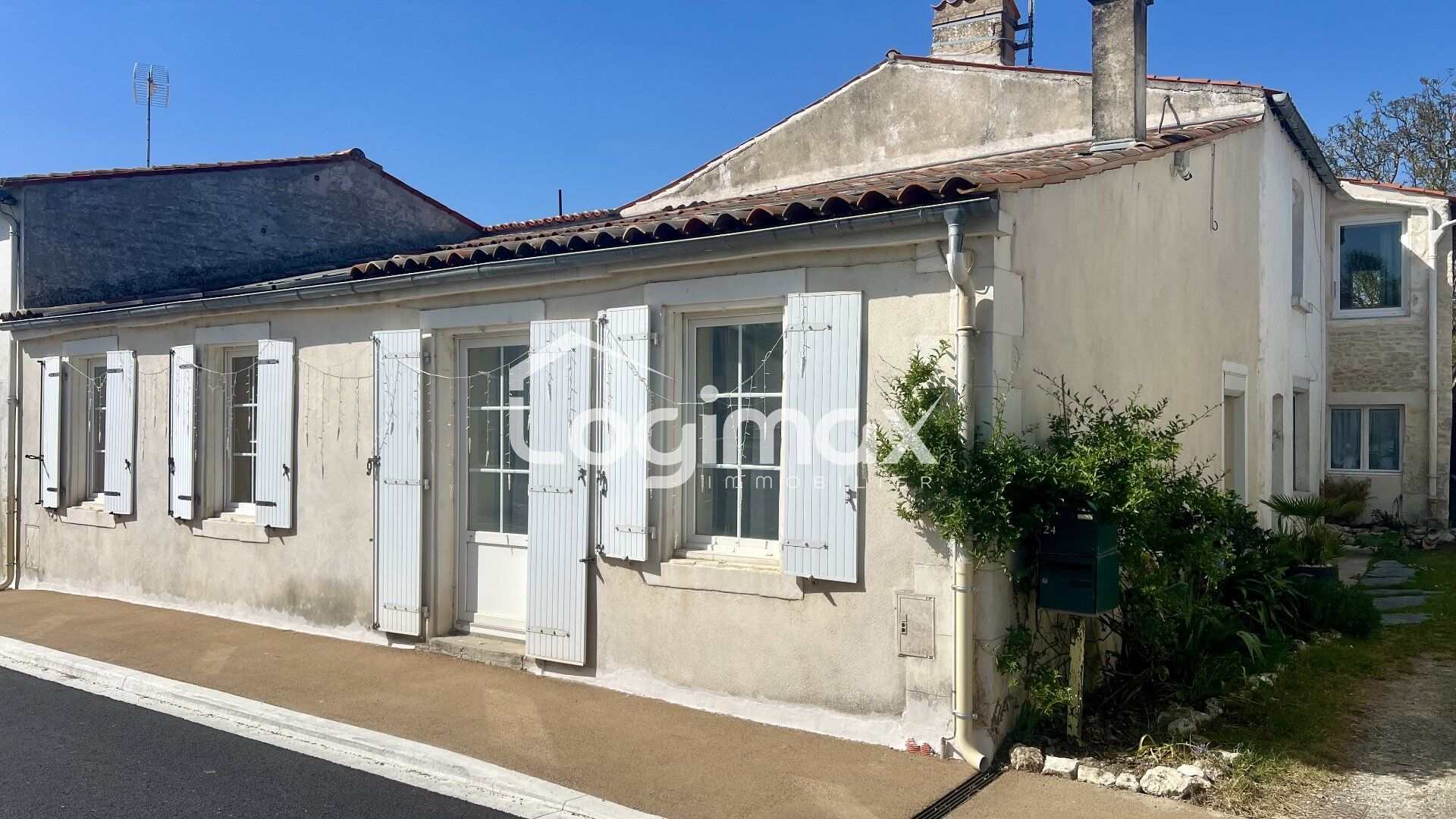 Villa / Maison  T5 à vendre Salles-sur-Mer 17220