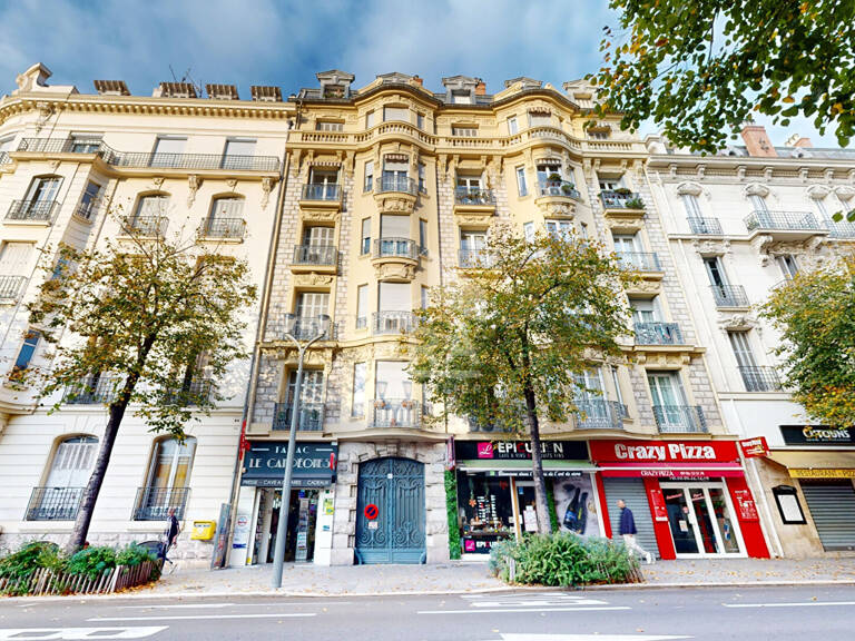 NICE - GAMBETTA : MAGNIFIQUE 3 PIÈCES TRAVERSANT DANS UN BEAU BOURGEOIS — photo 1