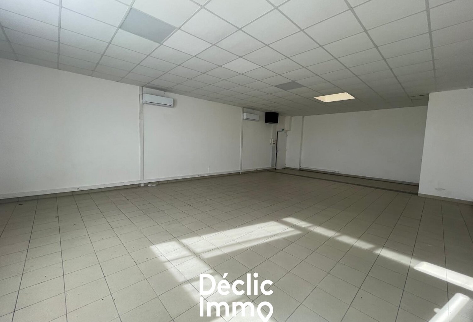 BUREAUX LIBRE — photo 1