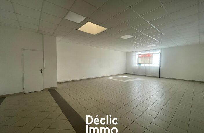 BUREAUX LIBRE — photo 2