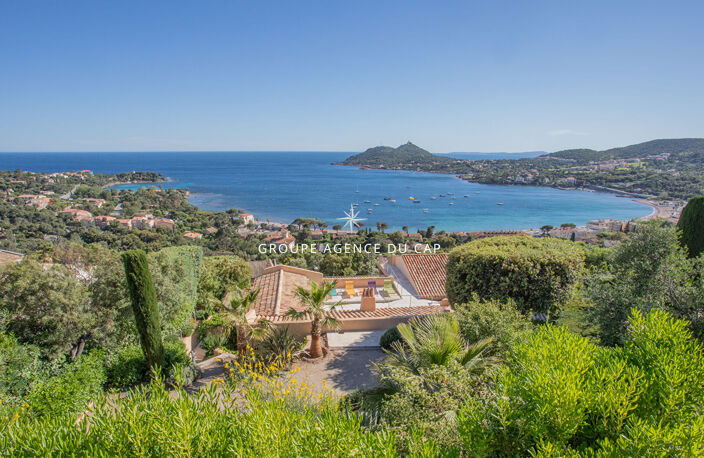 Saint-Raphaël - Agay, villa vue mer panoramique, piscine chauffée, 5 chambres — photo 2
