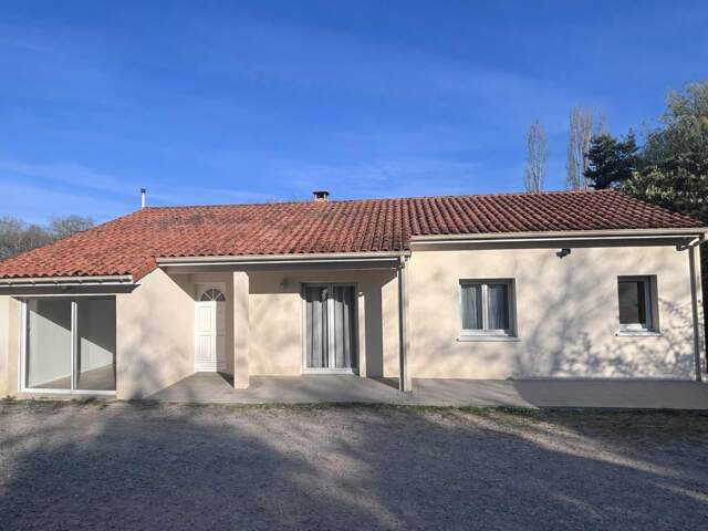 Maison récente de plain-pied   108 m2 sur 2 305 m2 de terrai — photo du bien