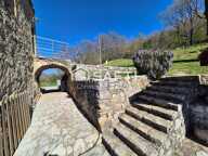 Spacieuse bastide en pierres avec dépendances et jardin paysager. — photo 2