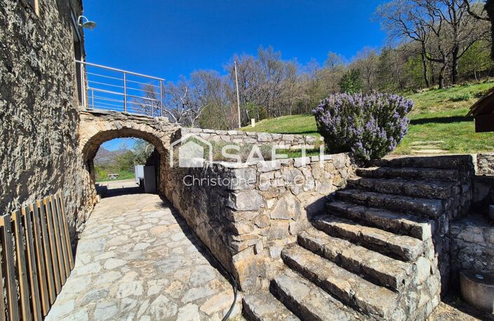 Spacieuse bastide en pierres avec dépendances et jardin paysager. — photo 2