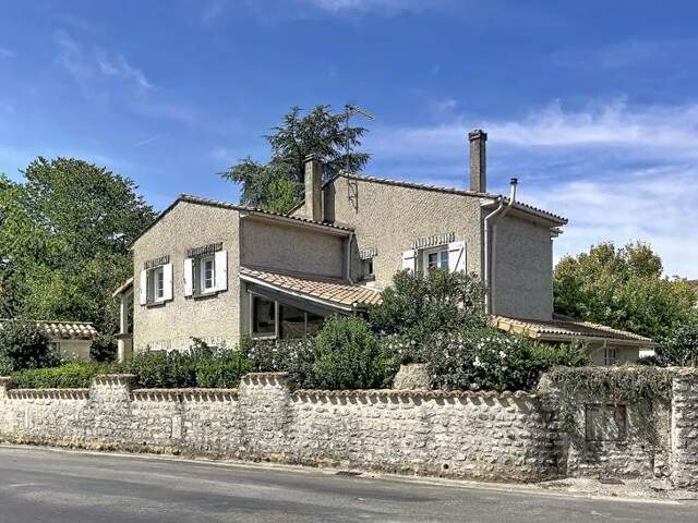Maison en pierre de 4 pièces principales — photo du bien
