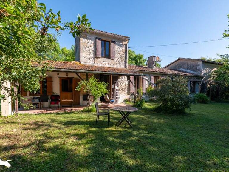 Maison en pierre de 7 pièces principales — photo 1
