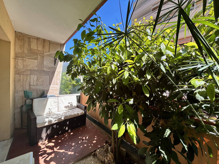 LE CANNET ROCHEVILLE, Coquet Studio avec terrasse et cave — photo 1