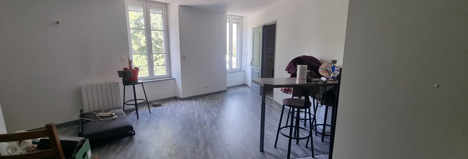 Immeuble  334 m² à vendre à Saint-Germain-Laval (42260)