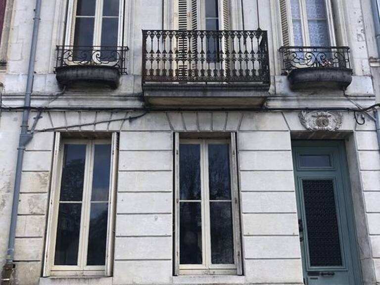 MAISON DE VILLE CENTRE PAUILLAC UN ETAGE, 3 CHAMBRES, COUR — photo 1