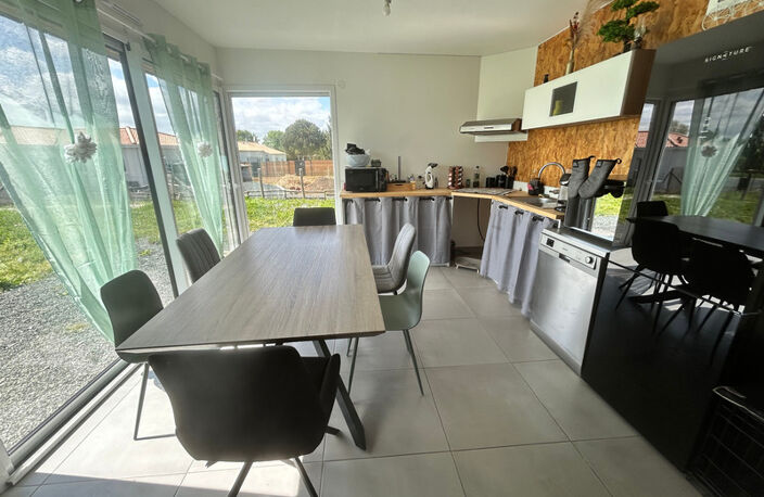 LA REORTHE (85210) VILLA BOIS PLAIN PIED 2022 + GARAGE ET ANNEXE SUR 766M² CLOS AVEC LOCATAIRES EN PLACE — photo 4