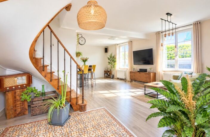 SAINT CYR SOUS DOURDAN. Maison de charme rénovée 120 m² – Suite parentale – Garage – Dépendances – Jardin 424 m² – Terrasse 35 m² — photo 5