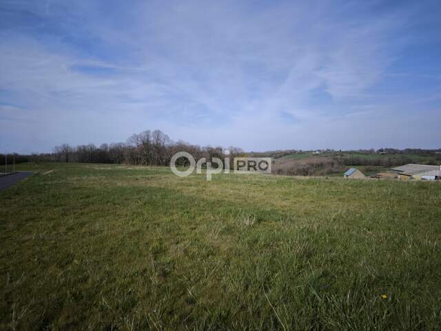 TERRAIN COMMERCIAL A VENDRE — photo du bien