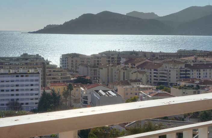 Dernier étage - Vue mer - Croix des Gardes - Garage — photo 4