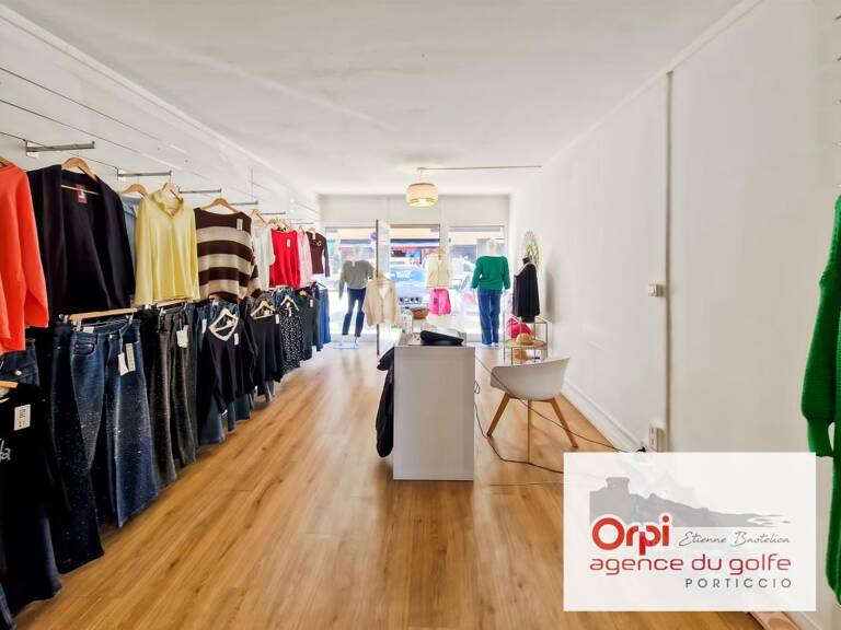 Bien Commercial À Vendre — photo 1