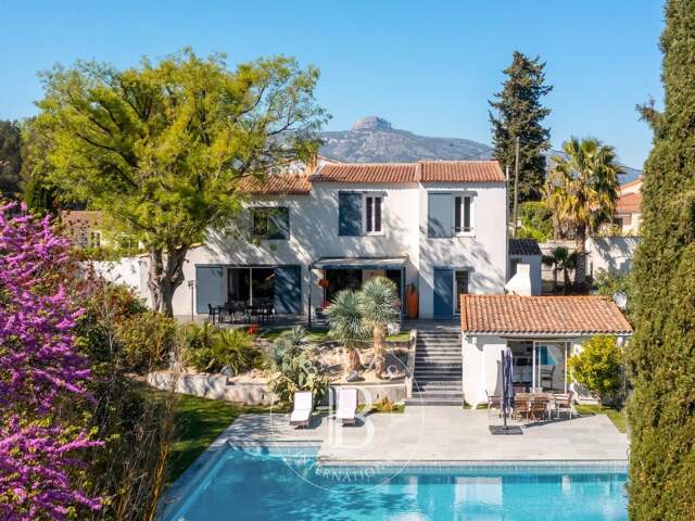 VENTE - AUBAGNE -  MAISON DE FAMILLE - PISCINE - 5 CHAMBRES — photo du bien