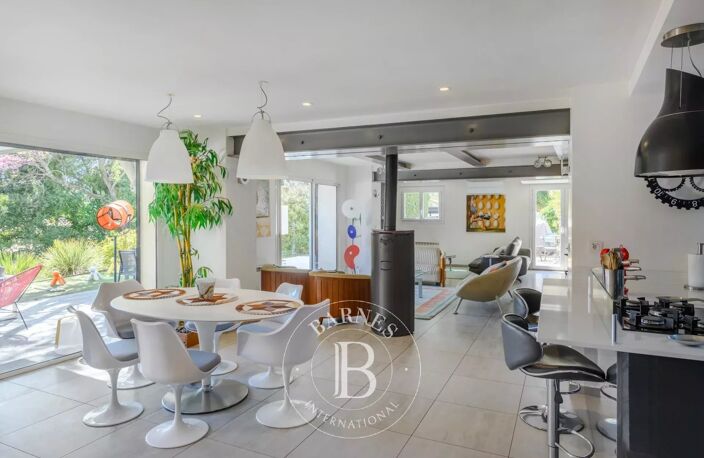 VENTE - AUBAGNE -  MAISON DE FAMILLE - PISCINE - 5 CHAMBRES — photo 5