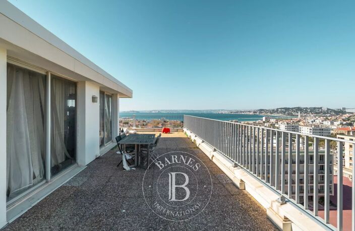 Vente - Toit terrasse - 13008 Marseille - Vue panoramique mer — photo 2