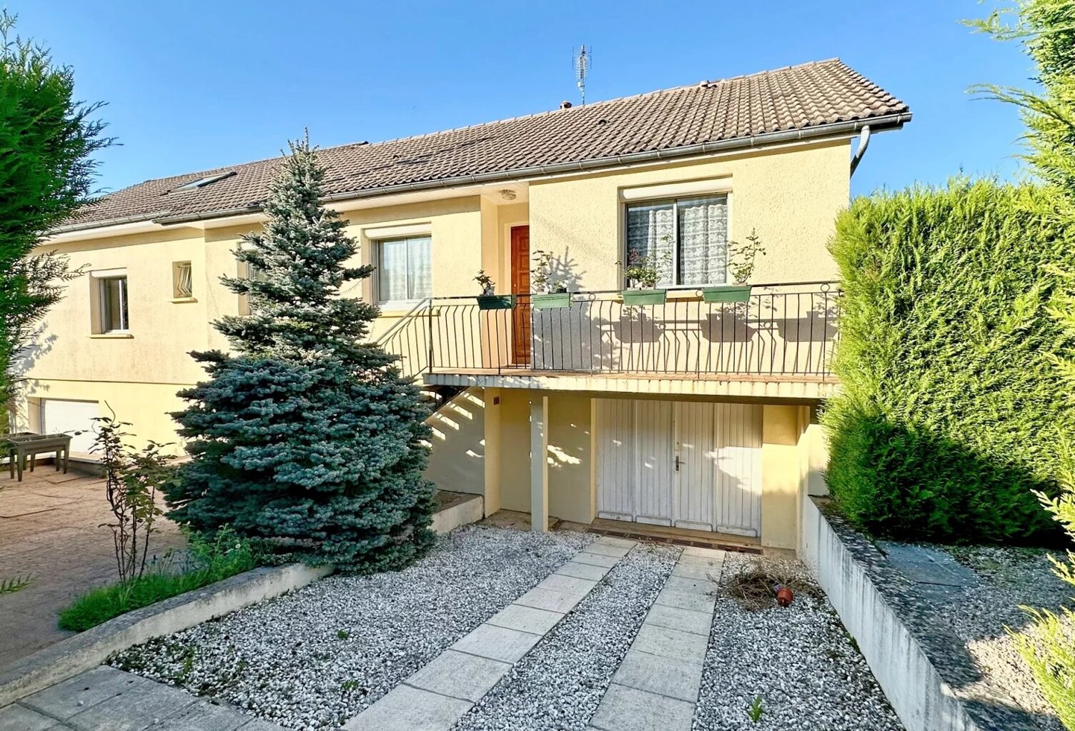 SAULIEU SPACIEUSE MAISON FAMILIALE AVEC JARDIN ARBORÉ — photo 1