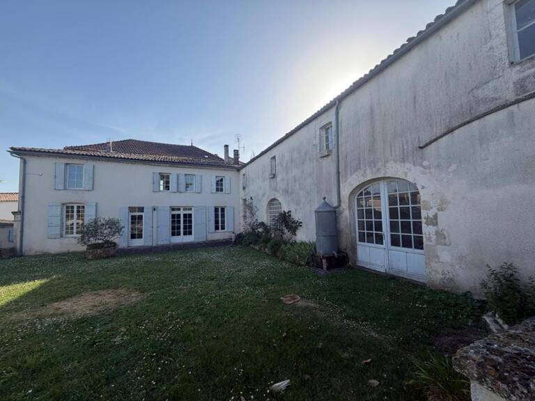 Maison de Maître à vendre centre de Cozes — photo 1